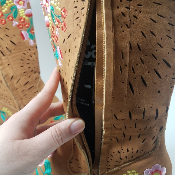 Floral Embriodered Tan Cowboy Boots - Picture 9 of 14